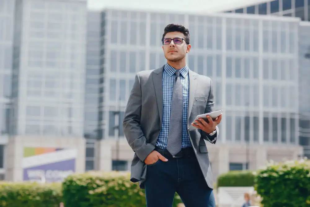 Dubai Mainland vs. Free Zones Selecting the Optimal Location for Your Business